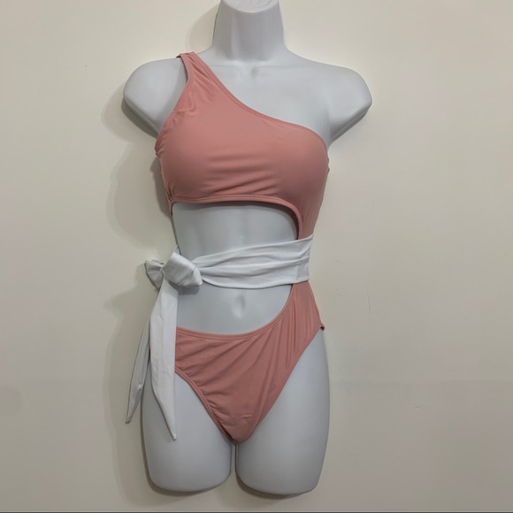 Shein bathing suit is like new. Size small - Picture 4 of 9